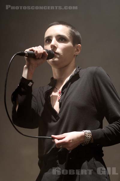 SAVAGES - 2013-10-31 - PARIS - Grande Halle de La Villette - Camille Berthomier